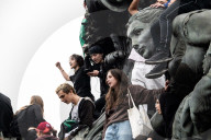 NEWS - Paris : Proteste gegen den französischen Präsidenten nach Ernennung des neuen Premiers