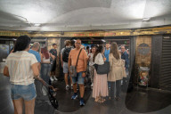 Line 3 of the Barcelona metro at Pla&#xe7;a Catalunya closed due to a collapse.
Line 3 of the Barcelona metro at Plaa Catalunya closed due to a collapse.