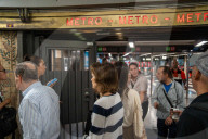 Line 3 of the Barcelona metro at Pla&#xe7;a Catalunya closed due to a collapse.
Line 3 of the Barcelona metro at Plaa Catalunya closed due to a collapse.