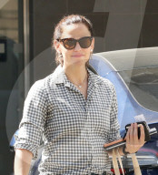 PREMIUM EXCLUSIVE Jennifer Garner Looks Effortlessly Chic As She Bonds With Fin In Los Angeles
