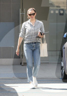 PREMIUM EXCLUSIVE Jennifer Garner Looks Effortlessly Chic As She Bonds With Fin In Los Angeles
