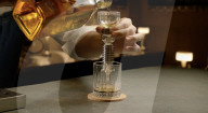 Découvrez l'art de savourer vos spiritueux préférés avec le système de filtration révolutionnaire PouraVida