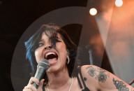 HOLLY MINTO  of the Crawlers entertains the folks at the  Atlantic  Union Bank Pavilion in Portsmouth, Virginia on 5 September 2024..