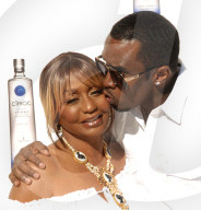 PEOPLE - Anklage wegen Sexhandel: Sean "Diddy" Combs bleibt in Haft
