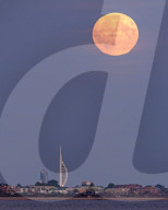 FEATURE - SN_FULL_HARVEST_SUPERMOON_06