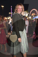 Almauftrieb in der Käfer Wiesn Schänke auf dem 189. Oktoberfest 2024 auf der Theresienwiese in München