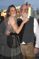 Almauftrieb in der Käfer Wiesn Schänke auf dem 189. Oktoberfest 2024 auf der Theresienwiese in München