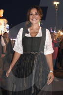 Almauftrieb in der Käfer Wiesn Schänke auf dem 189. Oktoberfest 2024 auf der Theresienwiese in München