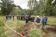 Manifestanti dei comitati ambientalisti ostruiscono il passaggio ad una ruspa presso il Parco del Meisino contro la costruzione della Cittadella Dello Sport di Torino