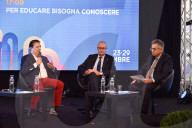 Studenti contestano il ministro dell'istruzione e del merito, Giuseppe Valditara, in visita presso Piazza dei Mestieri a Torino