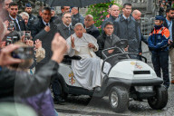 Le Pape François rencontre ses fidèles lors d'une promenade sur la Grand-Place de Louvain à Leuven en Belgique