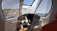 Jet Capsule est un yacht compact pouvant accueillir jusqu'à dix passagers et un pilote, tout en offrant des performances de haute puissance