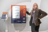 Torino, inaugurazione del nuovo distributore di assorbenti al Politecnico