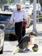 PREMIUM EXCLUSIVE Ben Affleck Battles The Heat During Santa Monica Dad Duties