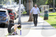PREMIUM EXCLUSIVE Ben Affleck Battles The Heat During Santa Monica Dad Duties