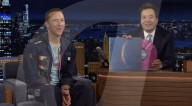 Chris Martin dans le talk-show The Tonight Show avec Jimmy Fallon