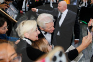 PEOPLE - Zurich Filmfestival: Richard Gere wird von Fans in Zürich empfangen