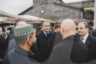 Torino, il sindaco Stefano Lo Russo incontra i cittadini al mercato di Porta Palazzo