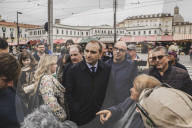 Torino, il sindaco Stefano Lo Russo incontra i cittadini al mercato di Porta Palazzo