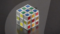 Le plus petit Rubik's Cube du monde créé pour les 50 ans du Rubik's Cube