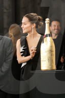 PEOPLE - Zürich: Filmfestival Zurich - Alicia Vikander auf dem Green Carpet am ZFF