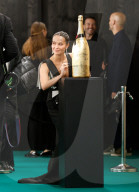 PEOPLE - Zürich: Filmfestival Zurich - Alicia Vikander auf dem Green Carpet am ZFF