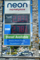 US gas prices fall below 3 dollars