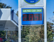 US gas prices fall below 3 dollars