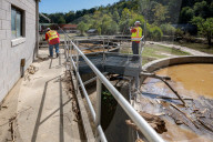 FEMA workers assist US victims of hurricane disasters