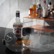Smokpub, un appareil permettant d'améliorer les boissons et même certains aliments en les infusant de fumée est arrivé sur le marché
