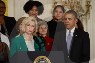 Obama signs order on pay equality