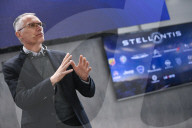 Conferenza stampa dell' AD di Stellantis, Carlos Tavares, dopo l’incontro con i sindacati.
Conferenza stampa dell' AD di Stellantis, Carlos Tavares, dopo l’incontro con i sindacati.