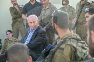 Netanyahu visits Golani training base