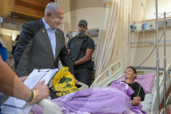 Netanyahu visits Golani training base
