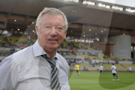 MATCH DE FOOTBALL DE BIENFAISANCE ENTRE ANCIENNES STARS DE L'OM ET ANCIENNES STARS DE MANCHESTER UNITED A MONACO
