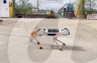 Quadruped robot that  can work underwater