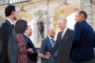 Le président français Emmanuel Macron, le roi Philippe de Belgique, la première dame Brigitte Macron et la reine Mathilde visitent l'exposition ""Louise Marie d'Orléans, première reine des Belges, un destin romantique" au château de Chantilly