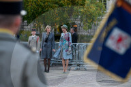 Le roi Philippe de Belgique et la reine Mathilde assistent à une cérémonie militaire lors de leur visite à Lille