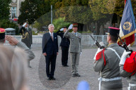 Le roi Philippe de Belgique et la reine Mathilde assistent à une cérémonie militaire lors de leur visite à Lille