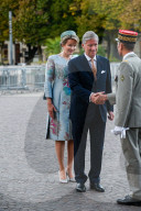 Le roi Philippe de Belgique et la reine Mathilde assistent à une cérémonie militaire lors de leur visite à Lille