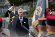 Le roi Philippe de Belgique et la reine Mathilde assistent à une cérémonie militaire lors de leur visite à Lille