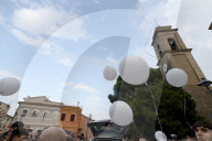 Senigallia, a Montignano i funerali di Leonardo Calcina il 15enne che si &#xe8; tolto la vita
Senigallia, a Montignano i funerali di Leonardo Calcina il 15enne che si &#xe8; tolto la vita