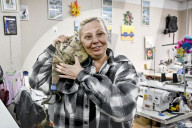 Zaporizhzhia volunteers make anti-thermal imaging ponchos for military
