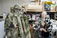 Zaporizhzhia volunteers make anti-thermal imaging ponchos for military