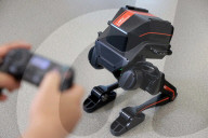 Le robot bipède Tron 1 ressemble au marcheur AT-ST de Star Wars
