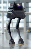 Le robot bipède Tron 1 ressemble au marcheur AT-ST de Star Wars