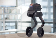 Le robot bipède Tron 1 ressemble au marcheur AT-ST de Star Wars