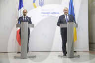 Foreign ministers of Ukraine and France meet in Kyiv