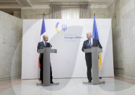 Foreign ministers of Ukraine and France meet in Kyiv