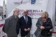 Milano P.za Duomo. La carovana della prevenzione, Komen Italia.